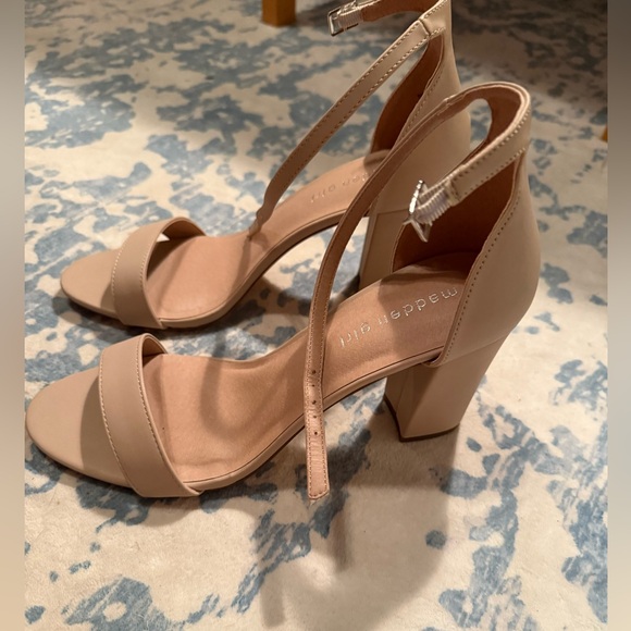 Chic Tan Block Heel heels - Picture 4 of 5